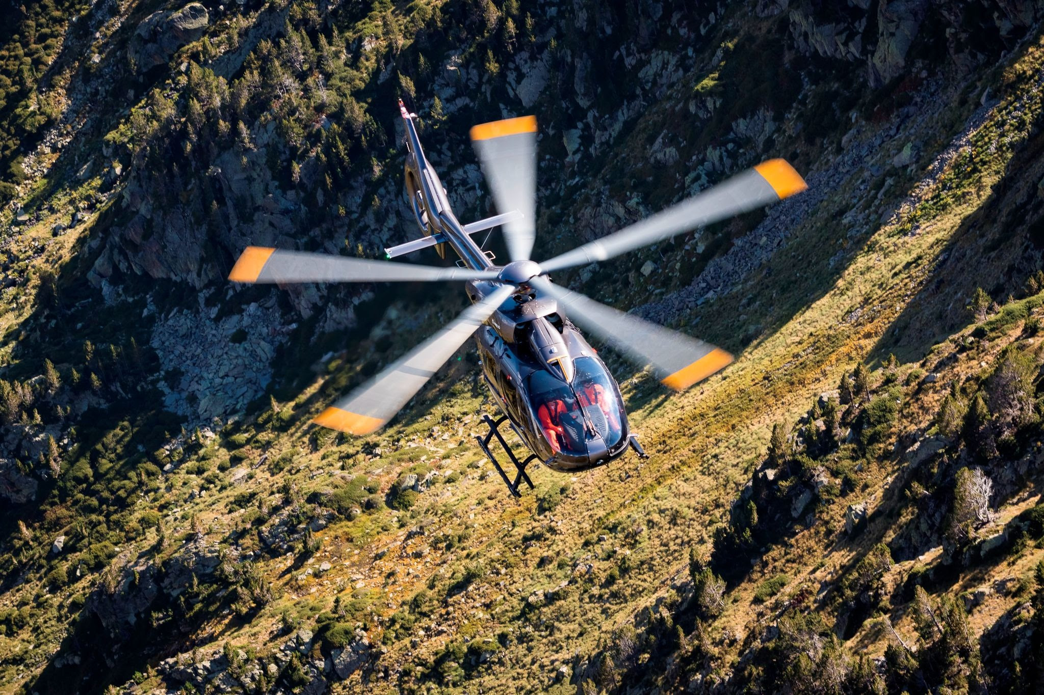 Airbus and Armenia sign for six H145 helicopters  
